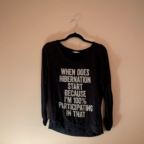 🔥2/$15🔥Graphic Women’s long sleeve - Picture 1 of 3